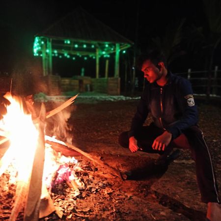 Chālsa Grasshopper Jungle Queen Resort מראה חיצוני תמונה