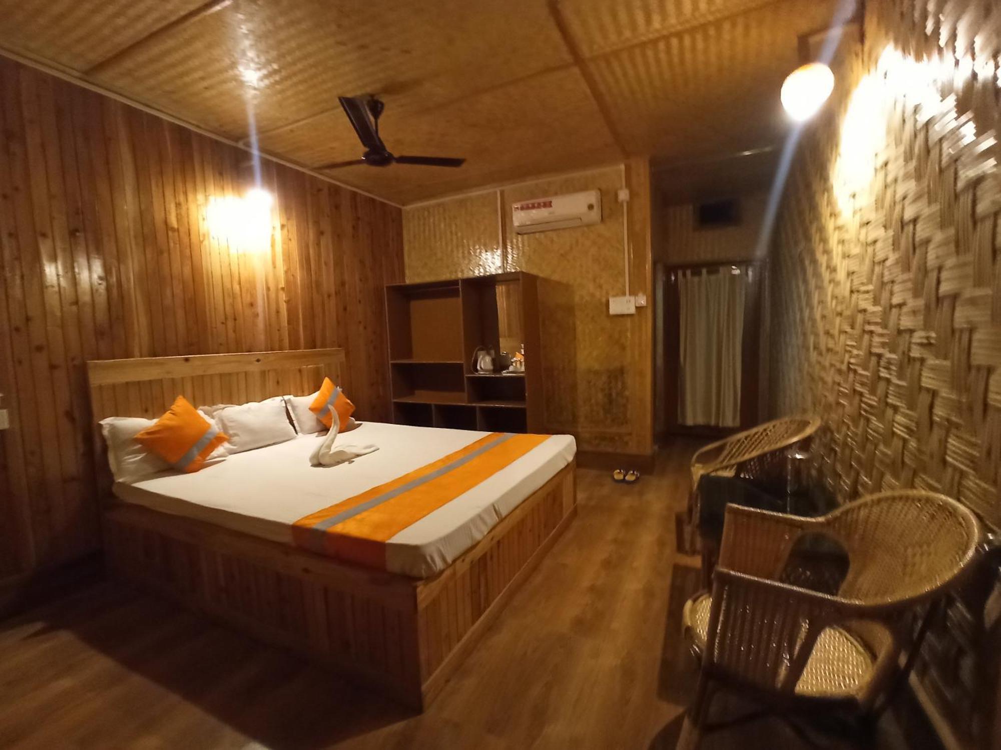 Chālsa Grasshopper Jungle Queen Resort מראה חיצוני תמונה