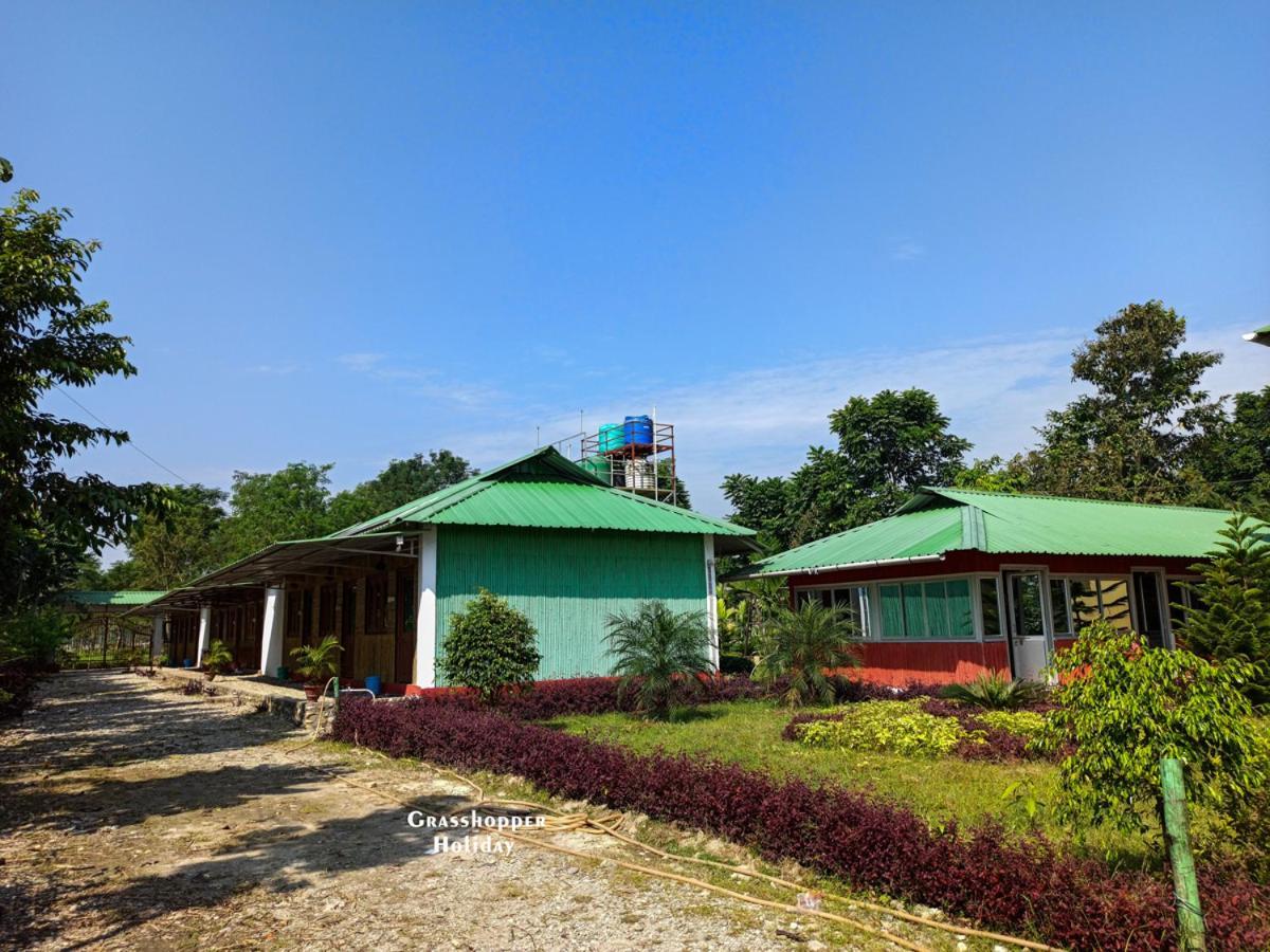 Chālsa Grasshopper Jungle Queen Resort מראה חיצוני תמונה
