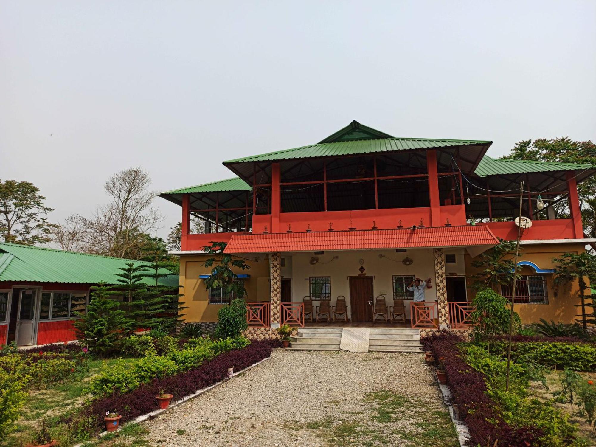 Chālsa Grasshopper Jungle Queen Resort מראה חיצוני תמונה