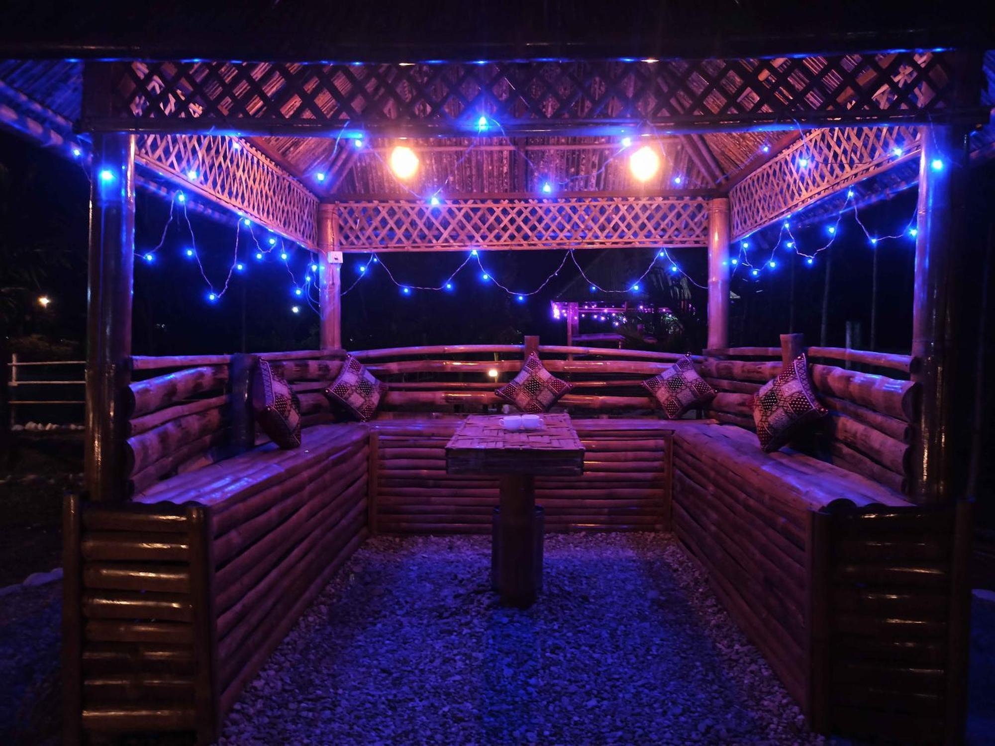 Chālsa Grasshopper Jungle Queen Resort מראה חיצוני תמונה