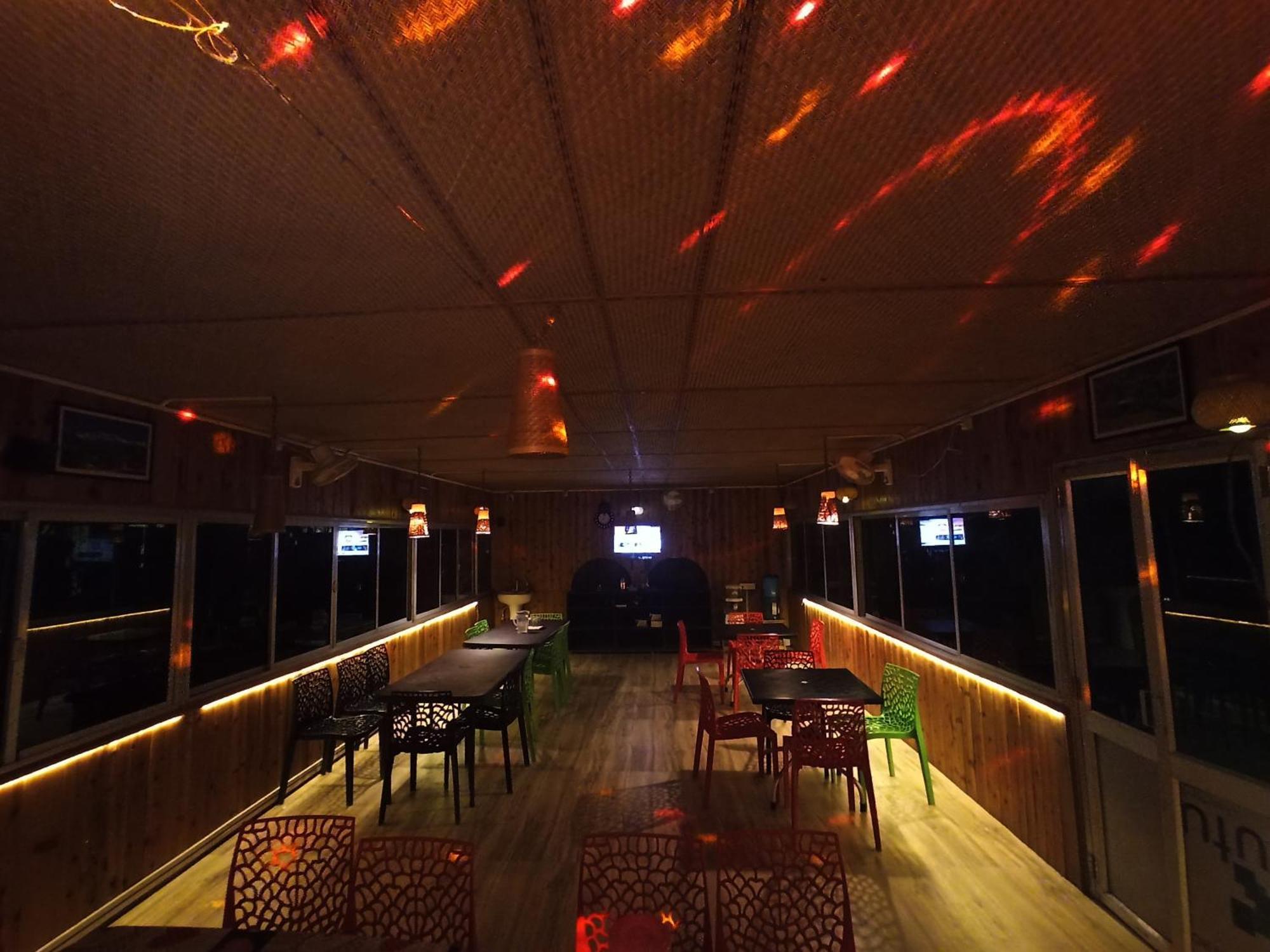 Chālsa Grasshopper Jungle Queen Resort מראה חיצוני תמונה