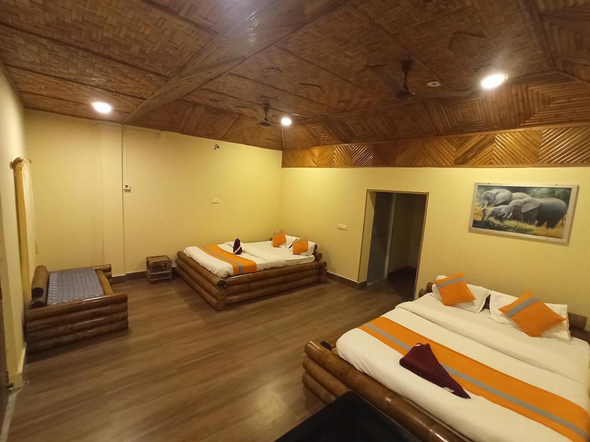 Chālsa Grasshopper Jungle Queen Resort מראה חיצוני תמונה